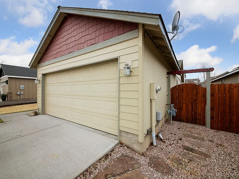 953 SW 25th Ln — Photo 4