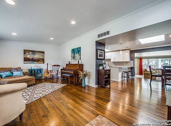 4th image of 511 Rockhill Dr