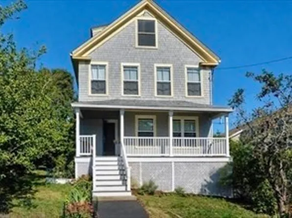14 Highland Ave, Hull, MA 02045