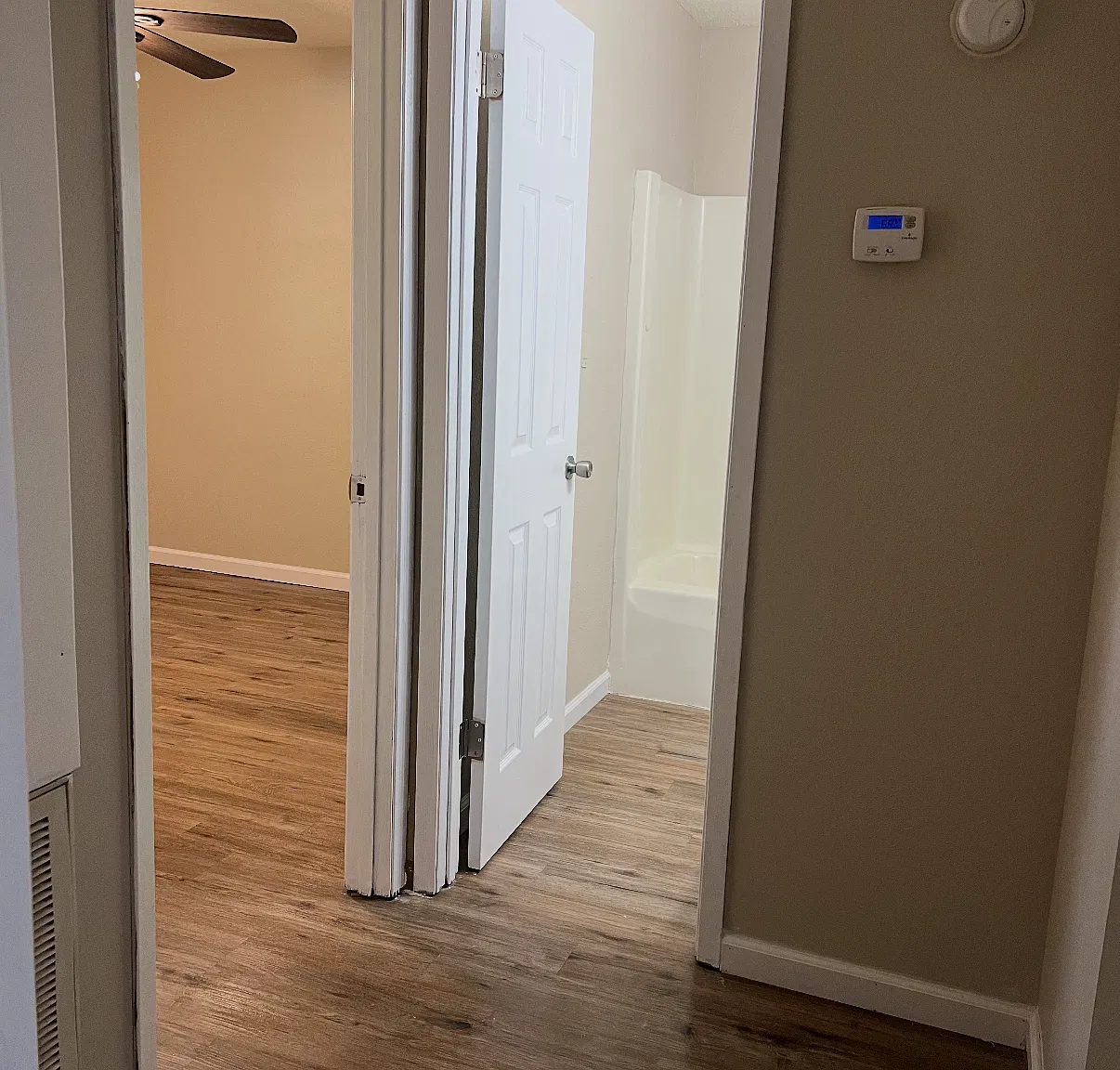Newly remodeled Duplex in Herrin — Photo 2