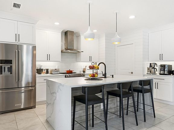 4th image of 3899 SE Lee Street