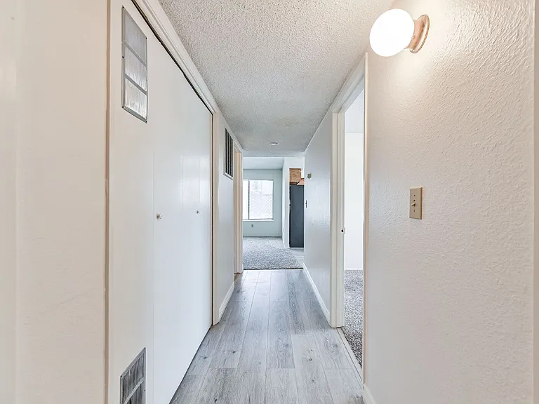 1021 W Perdew Ave — Photo 13