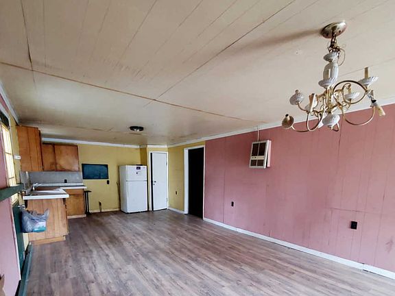 2nd image of 815 Derouen St