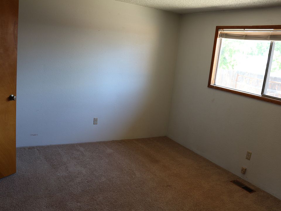 2nd image of 2901 Tahitian Ave