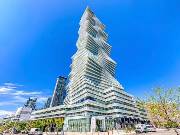 3883 Quartz Rd #6015, Mississauga, ON L5B 0M4