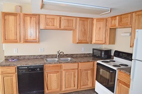 Tons of cabinet space in kitchen