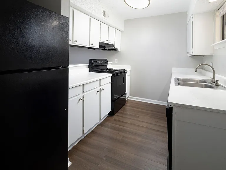 Stone Ridge Apartments — Photo 31