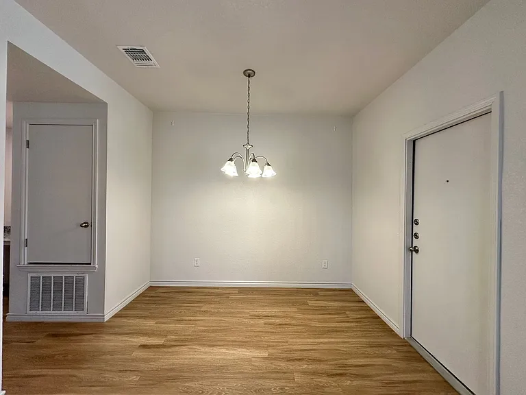 1813 Clovis Dr — Photo 14