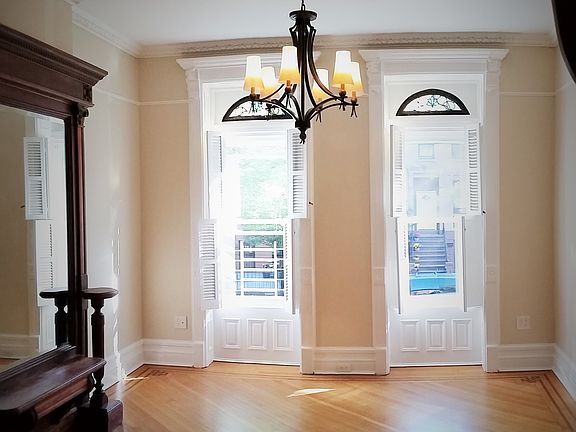4th image of 473 Jefferson Ave #1