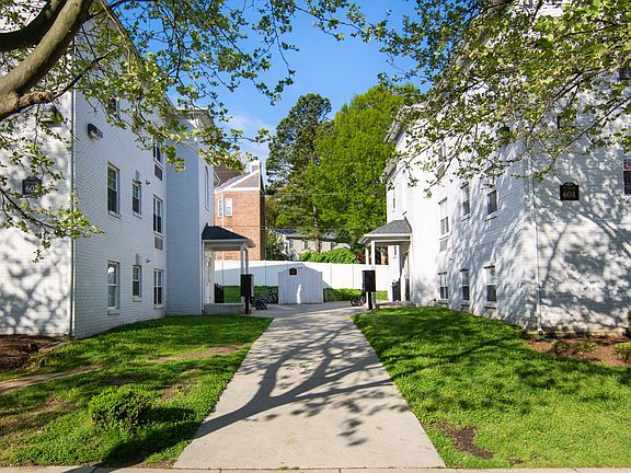 2nd image of 604 Notabene Dr APT 6