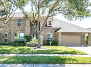 1303 Crystal Lake Cir E, Pearland, TX 77584