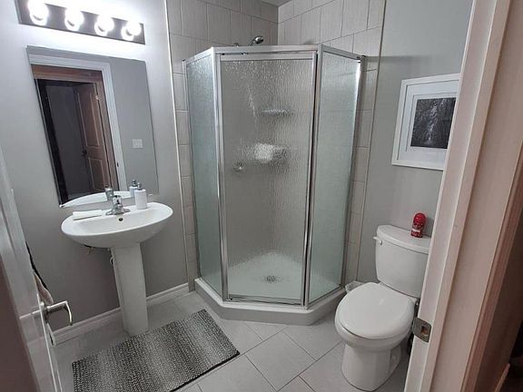 4th image of 29 Lakewood Cres #105