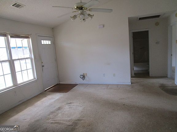 3rd image of 33 Mitchell Rd