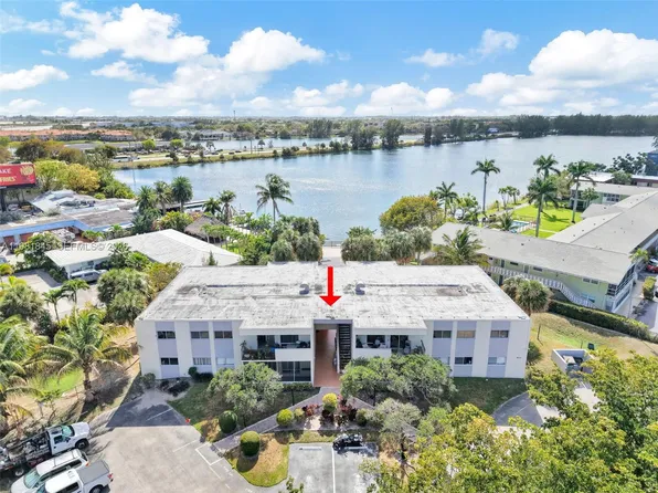 900 Crystal Lake Dr APT 2B, Pompano Beach, FL 33064