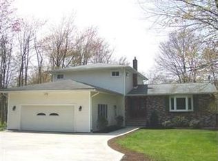 18330 Geauga Lk, Bainbridge, OH 44023