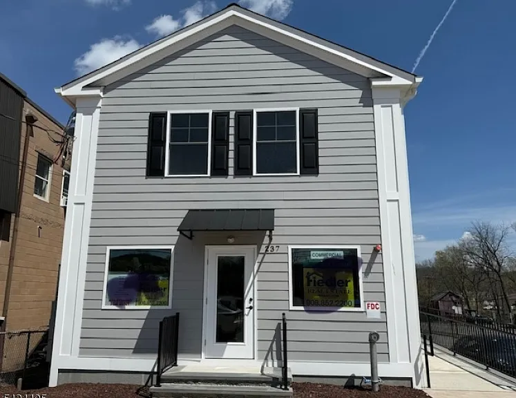 237 Main St — Photo 1