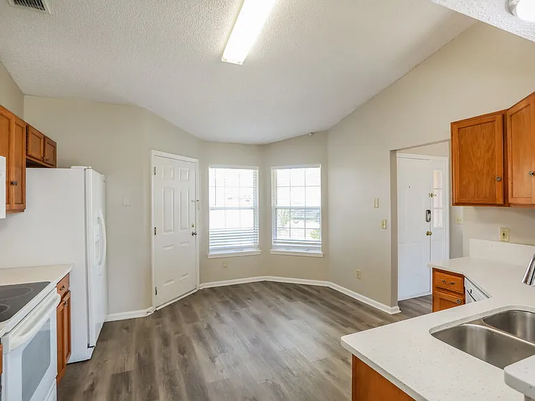 3183 Olde Sutton Parke Dr — Photo 7