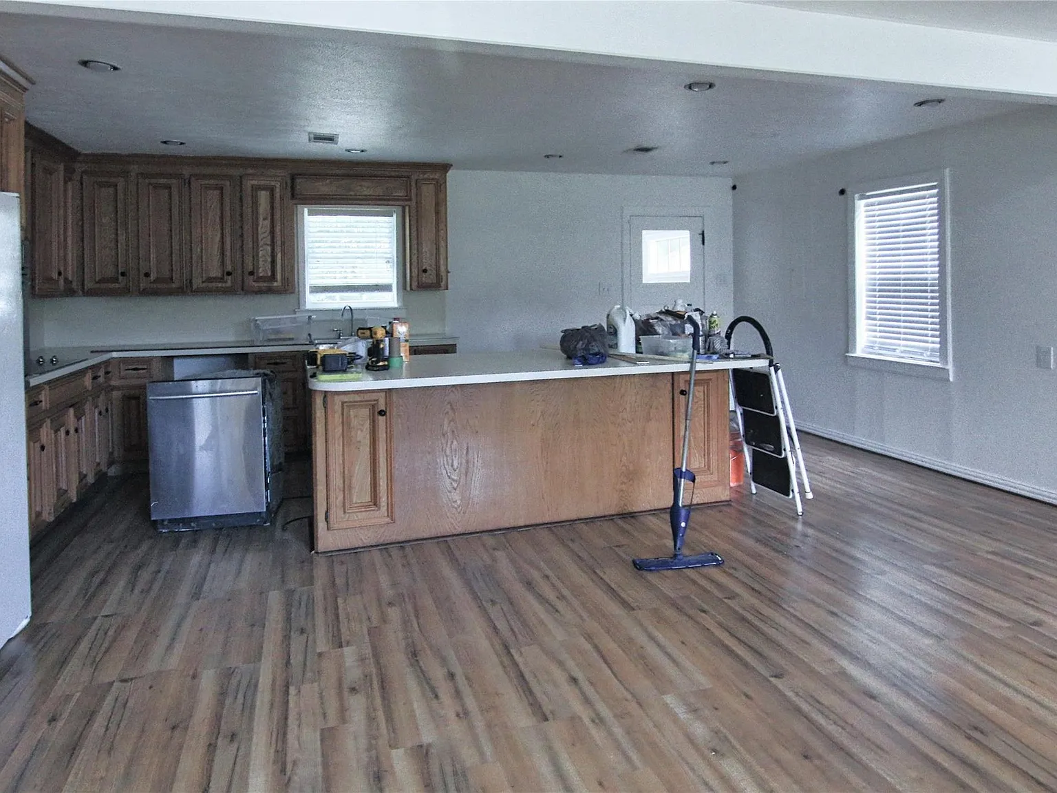3 bed, 2.5 bath, 2400 sqft, $1,800 — Photo 4
