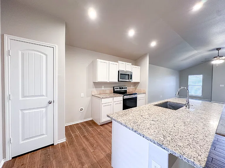 10424 Waverly Ave — Photo 23
