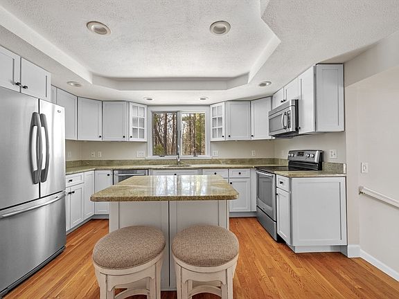 4th image of 9 Oxbow Rd