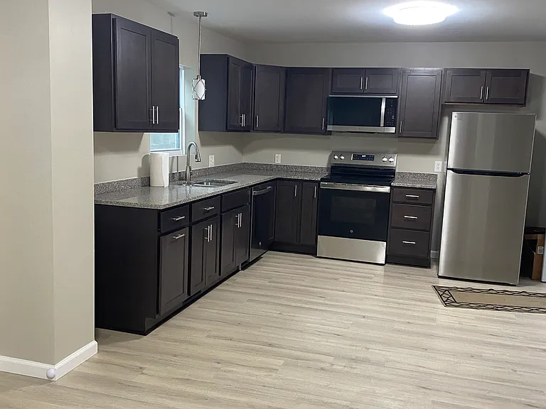 36 Snyder St — Photo 3