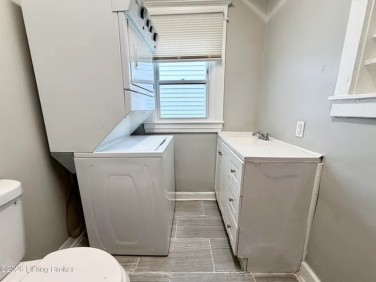 1456 Beech St — Photo 8