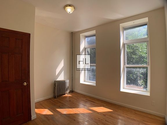 4th image of 464 Willoughby Ave #2