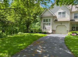 137 Green Valley Cir, Dresher, PA 19025