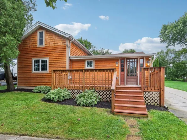 322 East Wisconsin AVENUE, Pewaukee, WI 53072