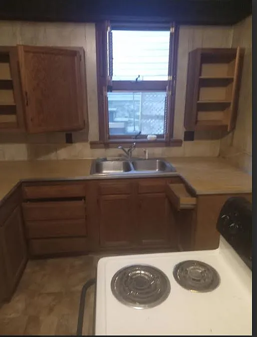 27 W Lansing St #2