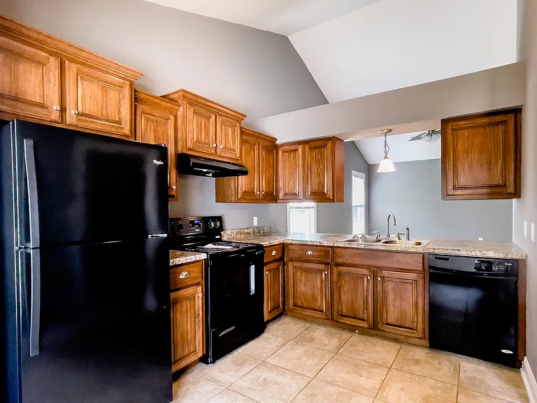 1611 Oxford Pl — Photo 9