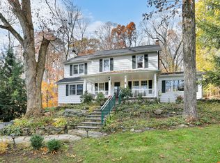 28 Elizabeth Pl, Armonk, NY 10504