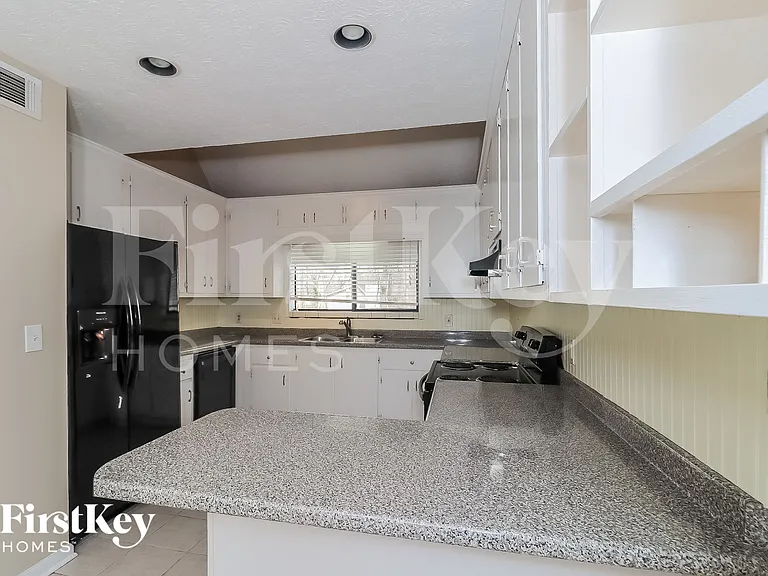 2845 Forest Wood Dr NE — Photo 10