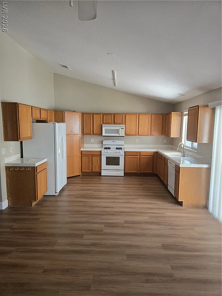 4 bed, 2.0 bath, 1800 sqft, $2,150 — Photo 2