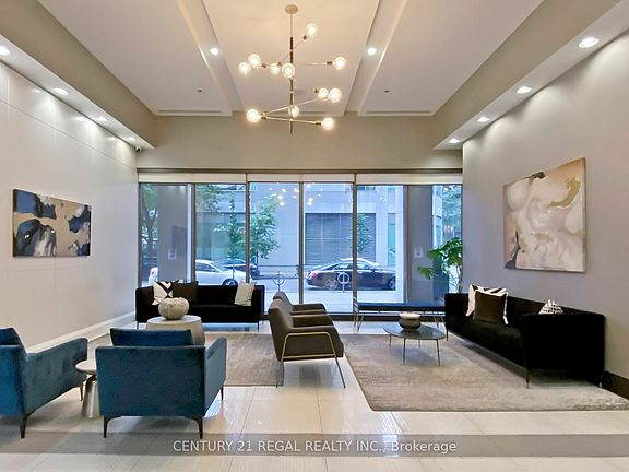 4th image of 19 Grand Trunk Cres #2706