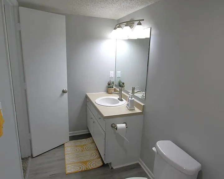6320 S 72nd St #307 — Photo 11