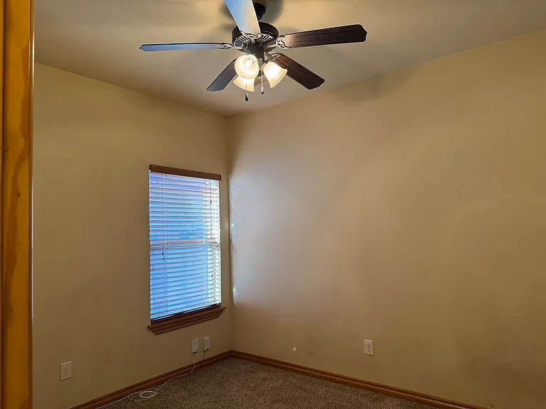 915 SW 80th St — Photo 33