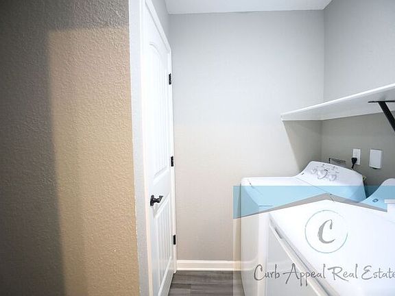 5th image of 918 W Oak Ave #B