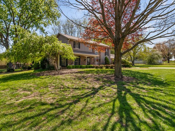 2253 Mullinix Rd, Greenwood, IN 46143
