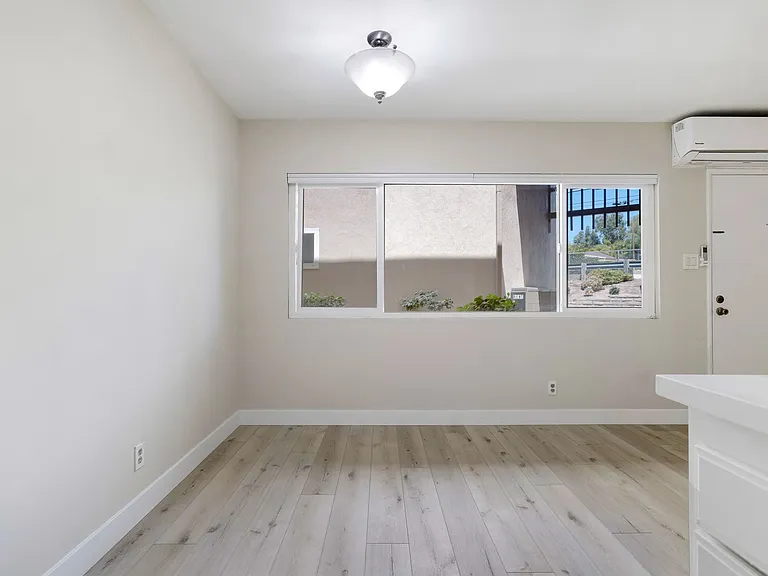 1690 E Hillcrest Dr — Photo 13