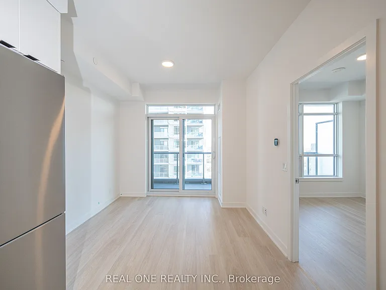 30 Upper Mall Way #1408 — Photo 11