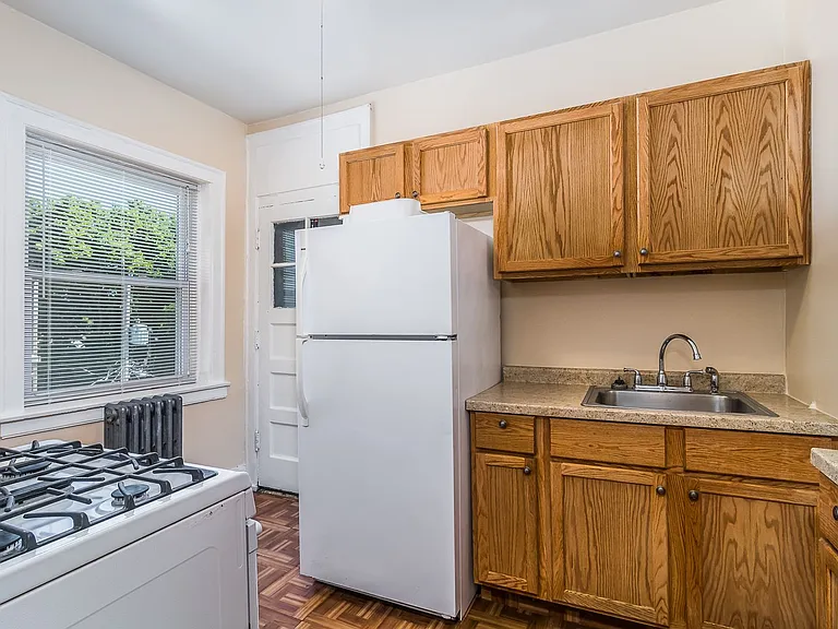 1830 E 73rd St #3 — Photo 2