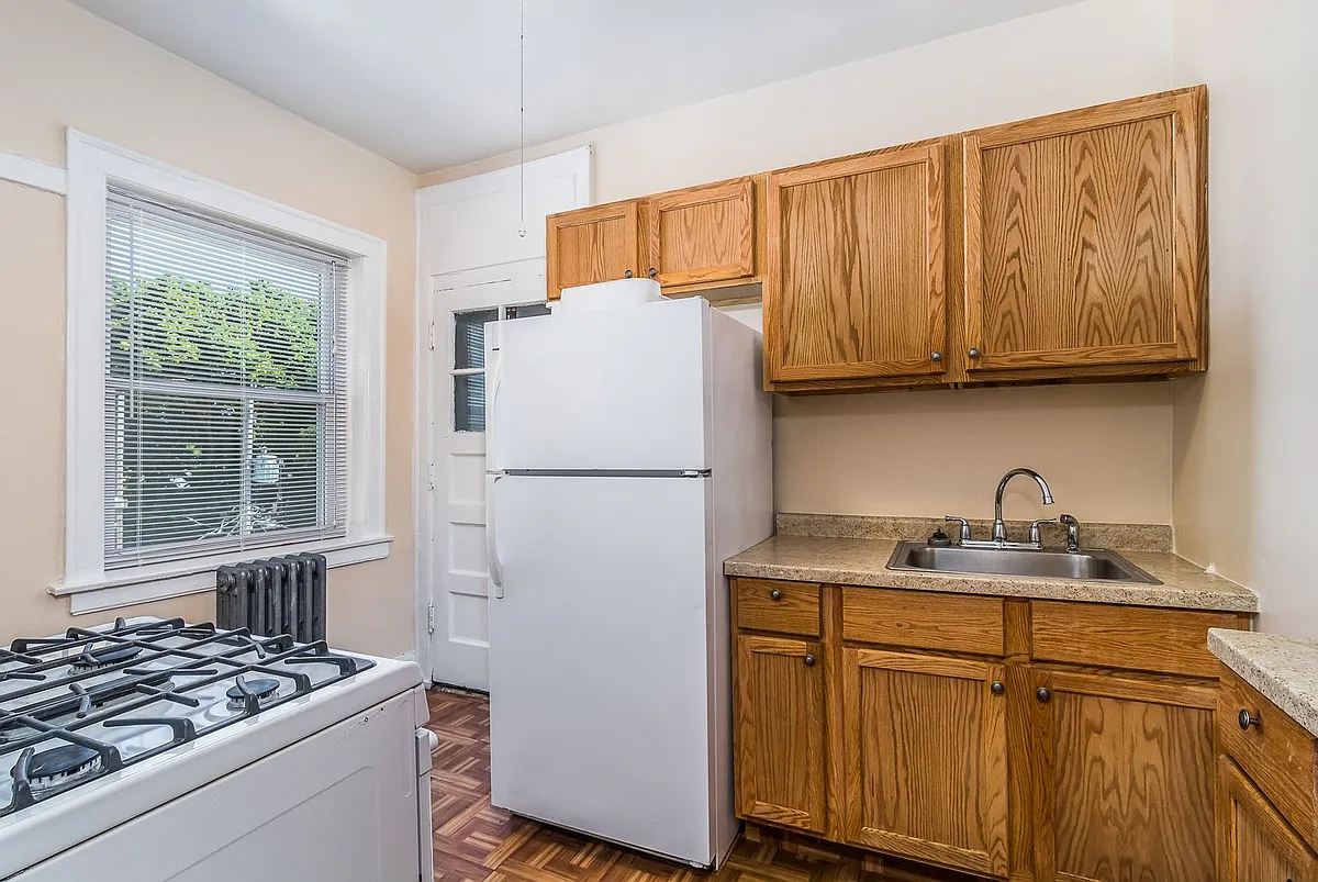 Building Photo - 1830 E 73rd St #3
