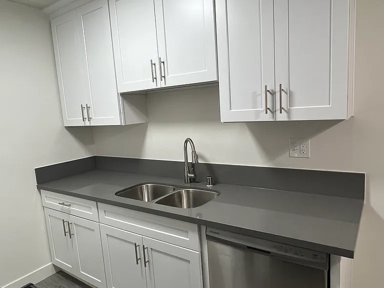 1031 Elm Ave #1 — Photo 3