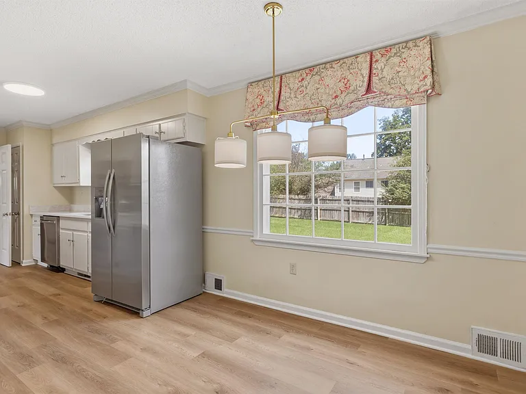 8604 Sandpoint Dr — Photo 9