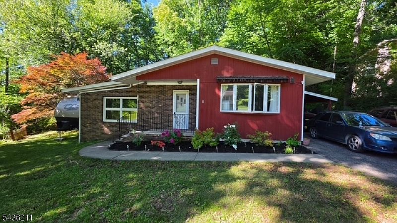 1st image of 5 LakeView Dr SOUTH