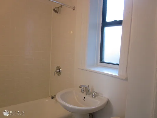 Rented by Kian Realty | media 14