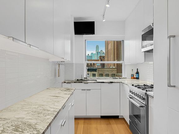 3rd image of 215 E 79th St APT 5B
