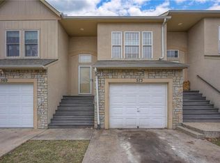 573 S Woodson Ln, Gardner, KS 66030