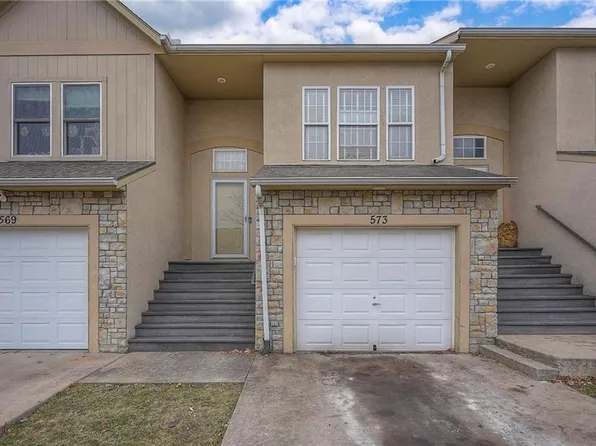 573 S Woodson Ln, Gardner, KS 66030
